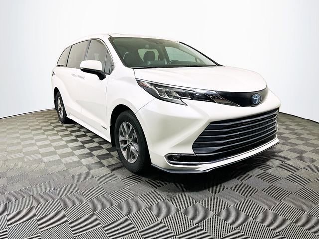 Used 2021 Toyota Sienna XLE