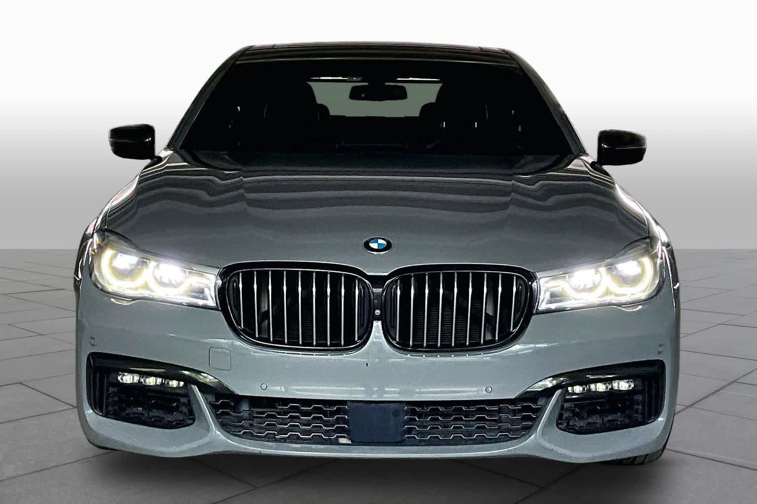 Used 2018 BMW 750i RWD image 3