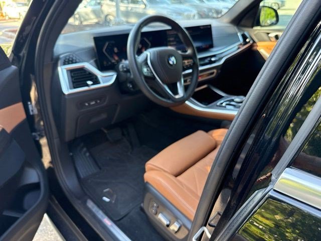Used 2024 BMW X5 xDrive40i w/ Parking Assistance Package AWD/4WD image 16