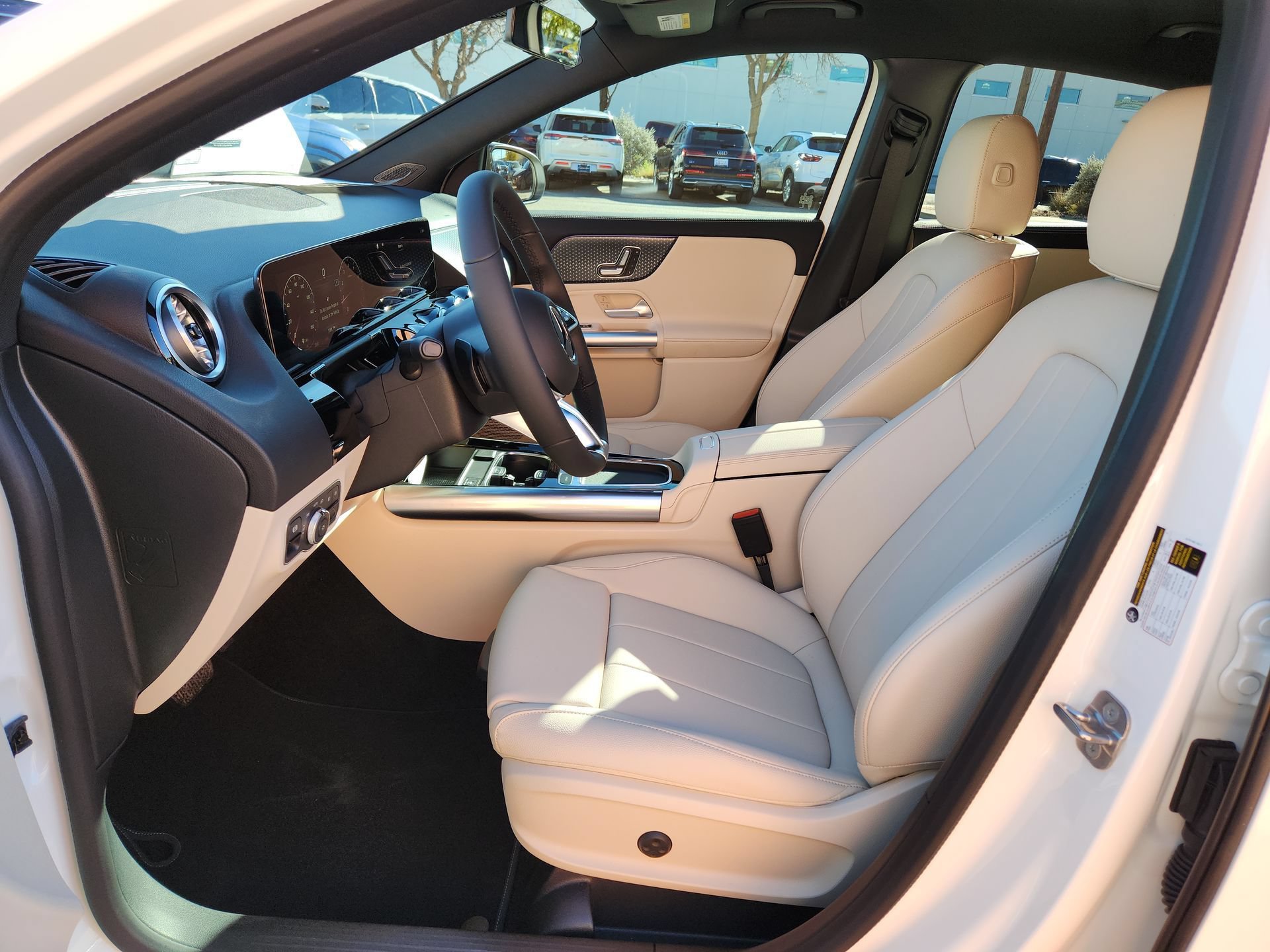 New 2025 Mercedes-Benz GLA 250 4MATIC image 16