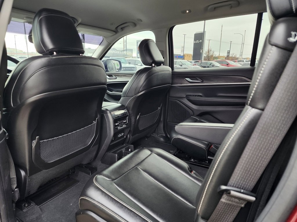 Used 2023 Jeep Grand Cherokee L Limited image 13