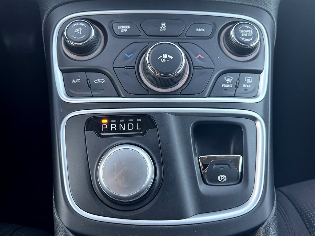 Used 2015 Chrysler 200 Limited w/ Convenience Group image 18