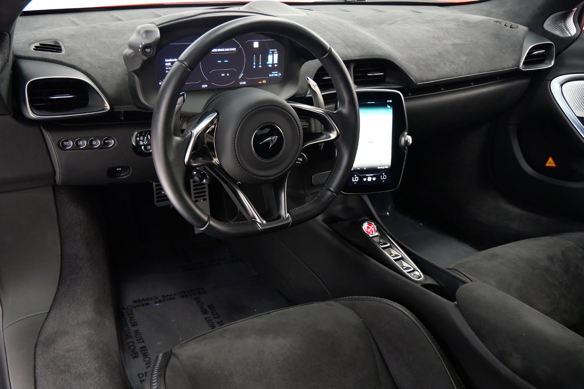Used 2024 McLaren Artura image 11