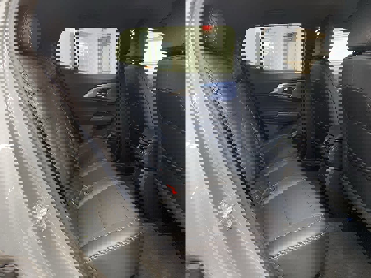 Used 2025 Chevrolet Equinox EV LT w/ Convenience Package image 17