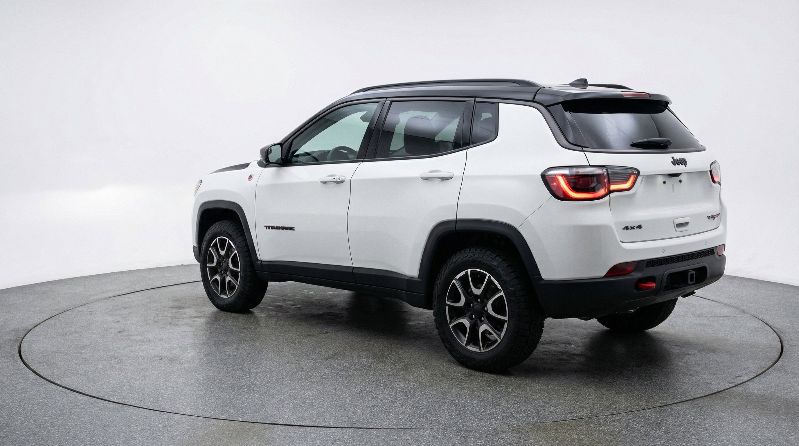 Used 2025 Jeep Compass Trailhawk AWD/4WD image 6
