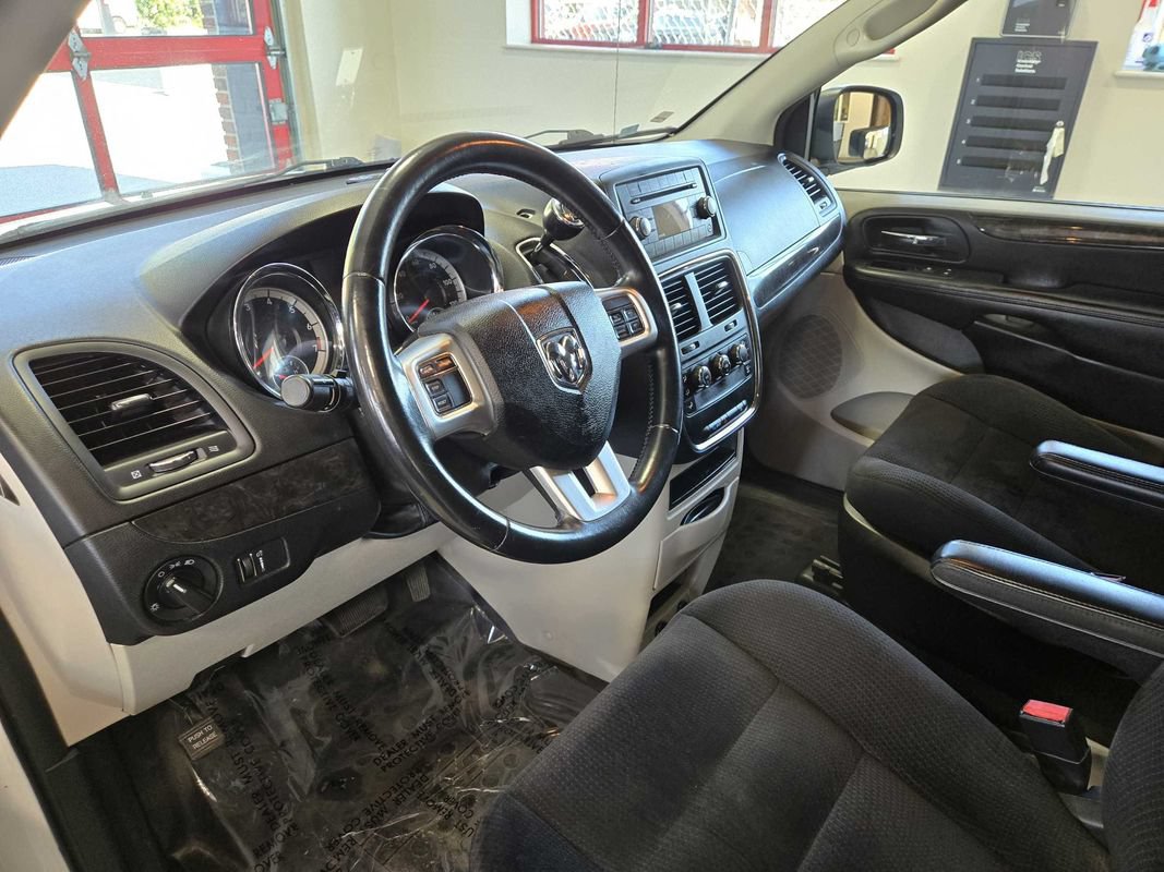 Used 2014 RAM C/V Tradesman w/ UConnect Hands-Free Group FWD image 16