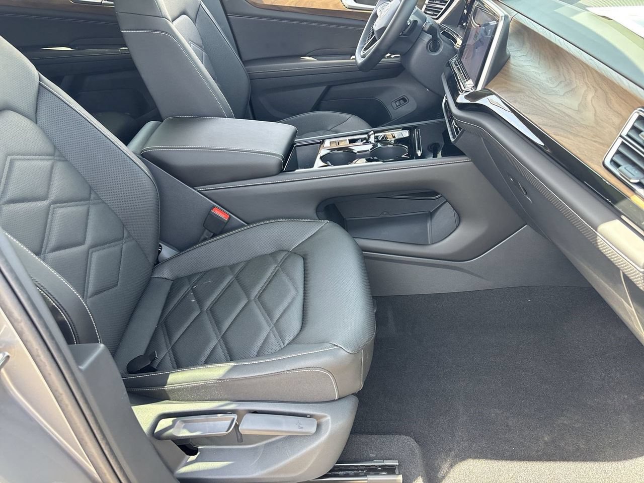 New 2026 Volkswagen Atlas SE FWD image 8