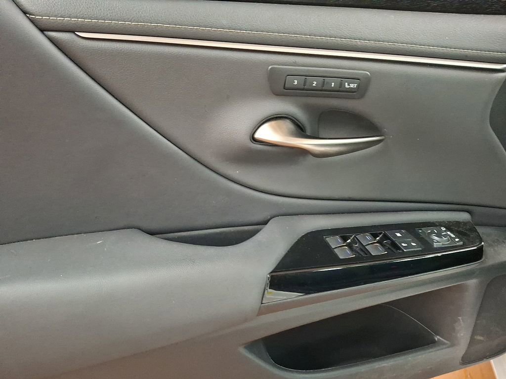 Used 2024 Lexus ES 350 w/ Premium Package image 10