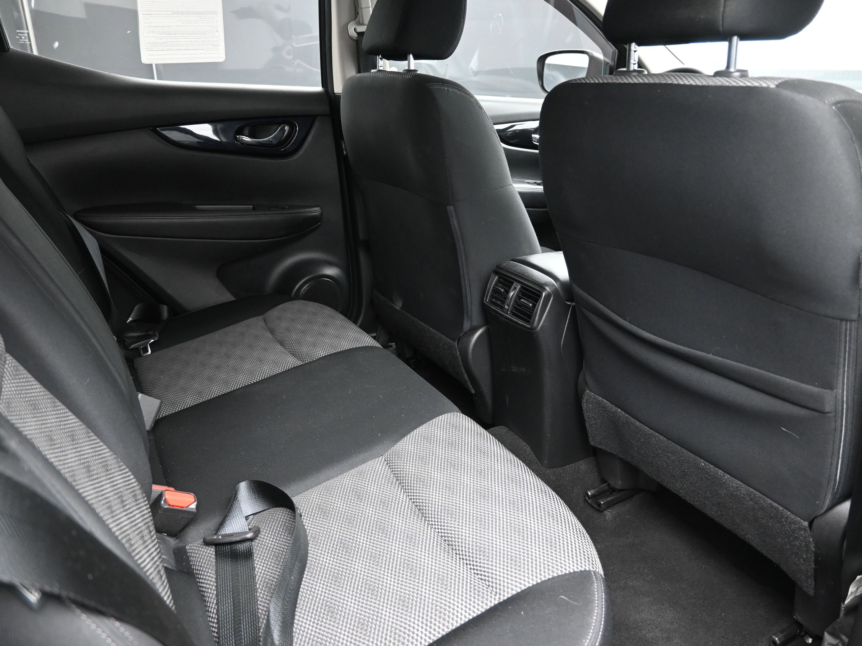 Used 2020 Nissan Rogue Sport SV image 24