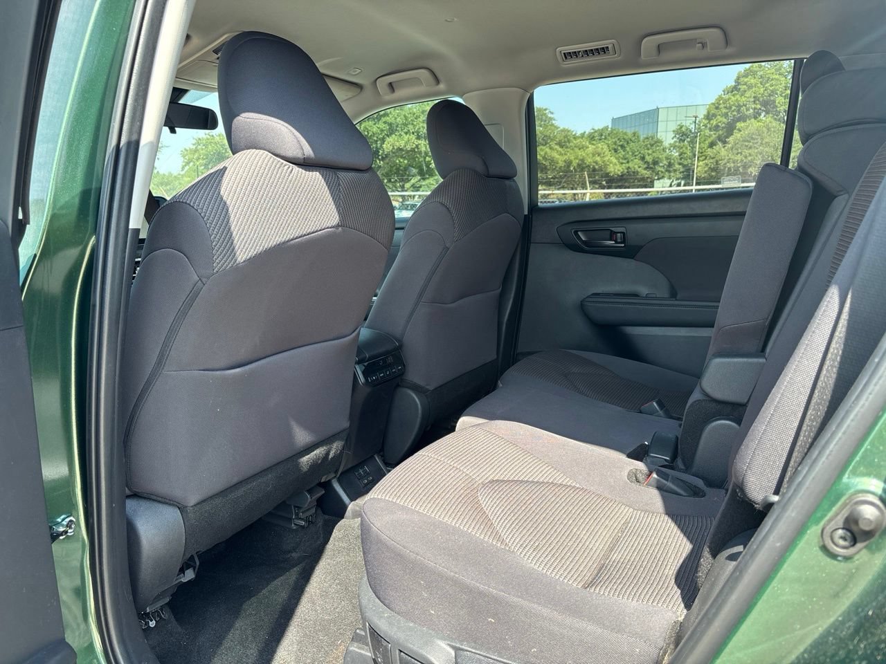 Used 2024 Toyota Highlander LE FWD image 10