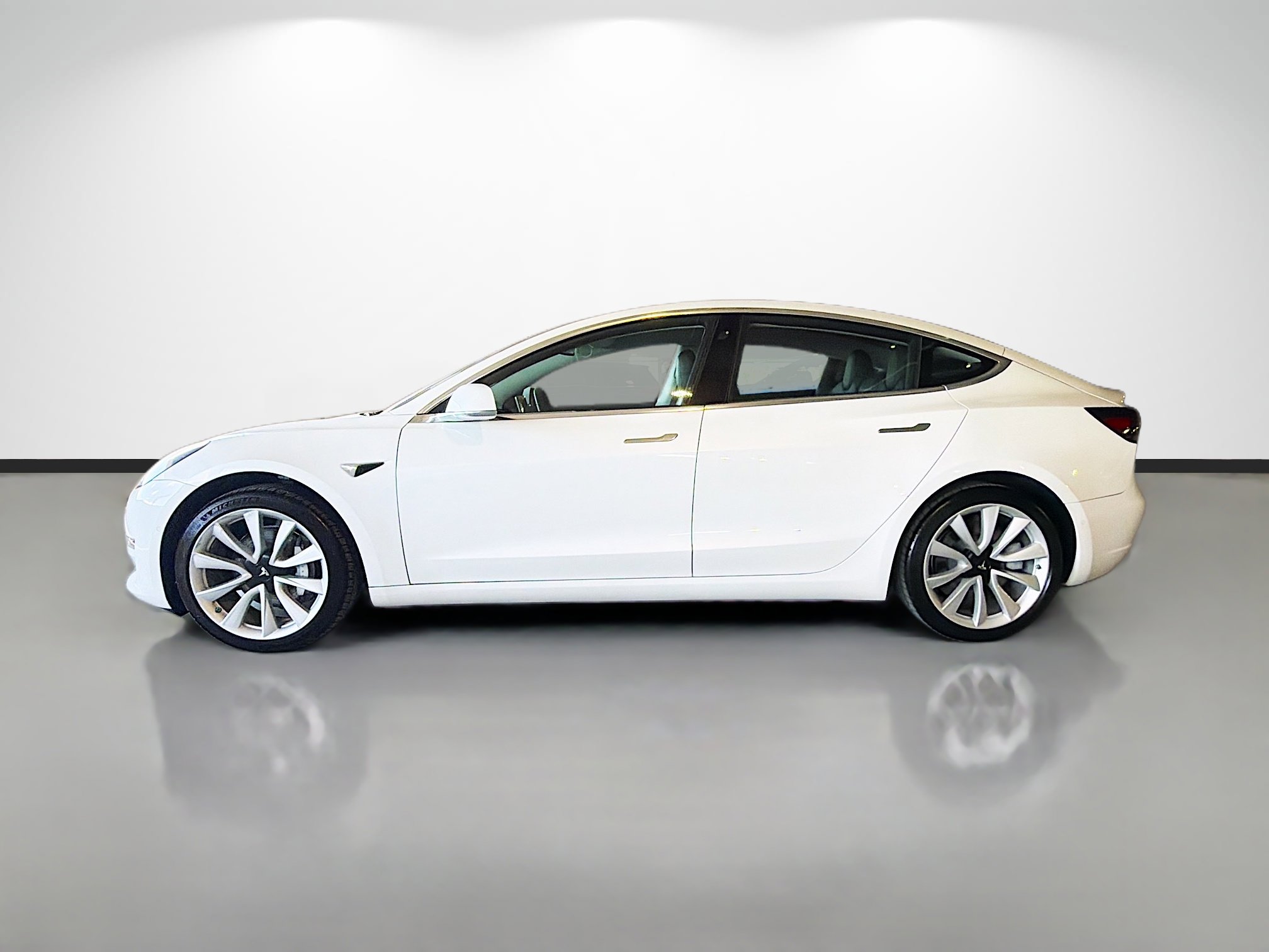 Used 2019 Tesla Model 3 Standard Range Plus RWD image 2