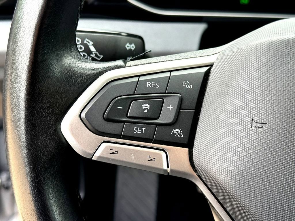 Used 2025 Volkswagen Jetta SE FWD image 16
