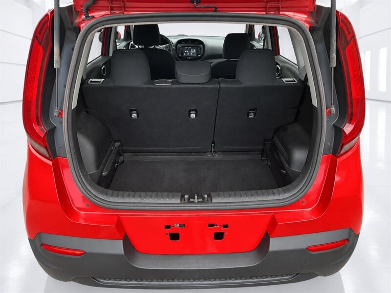 Used 2020 Kia Soul S FWD image 16