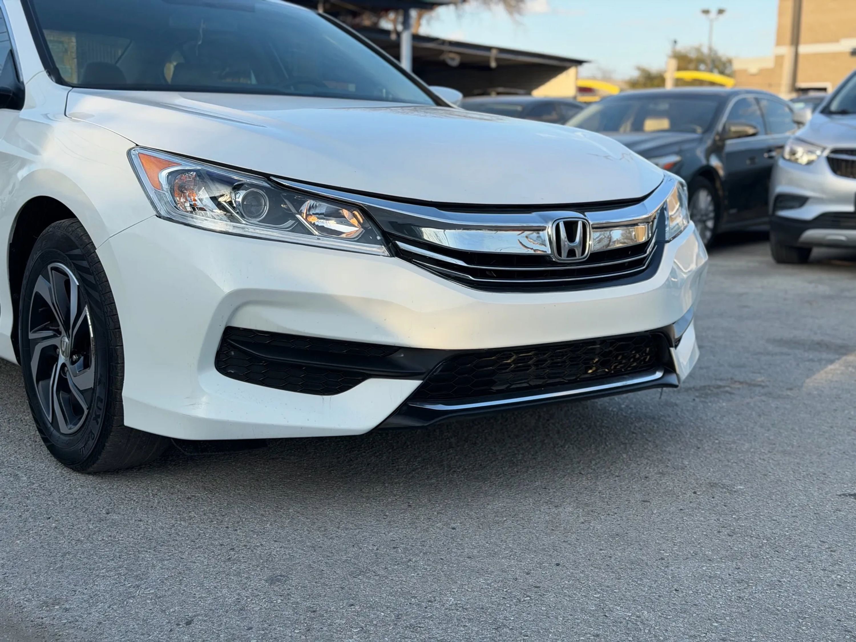 Used 2016 Honda Accord LX image 4