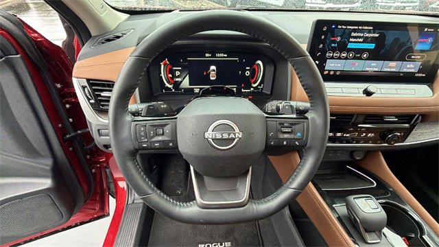 Used 2025 Nissan Rogue Platinum w/ Tech Package image 26