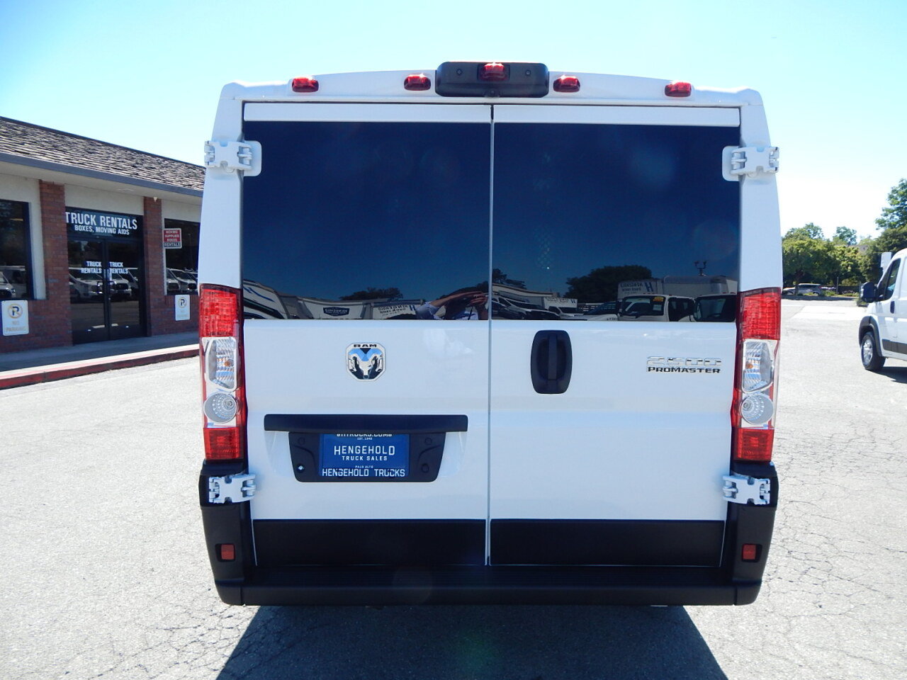 Used 2025 RAM ProMaster 2500 w/ U-Haul Equipment Group FWD image 7
