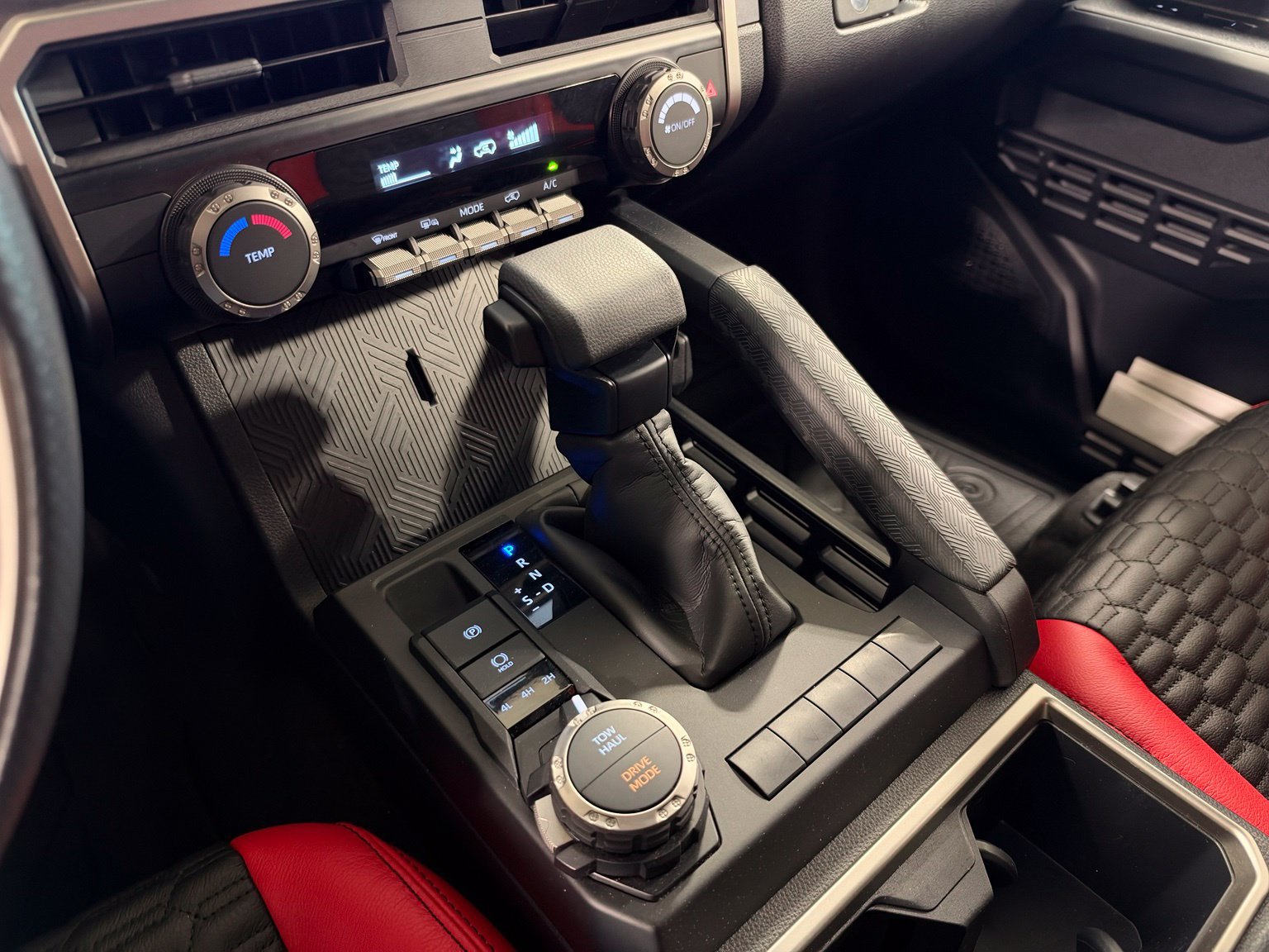 Used 2025 Toyota 4Runner SR5 AWD/4WD image 30