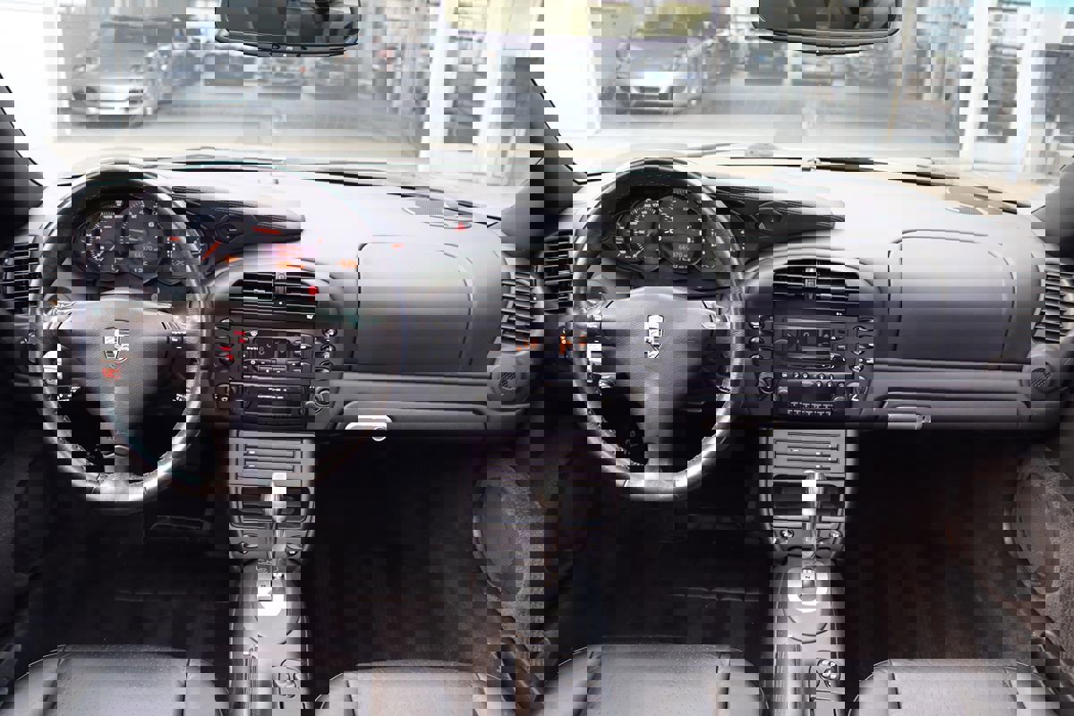 Used 2002 Porsche 911 Carrera image 19