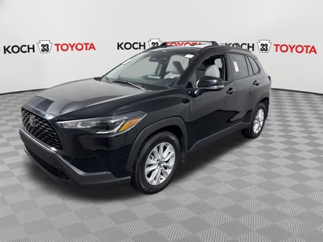 Used 2024 Toyota Corolla Cross LE image 3