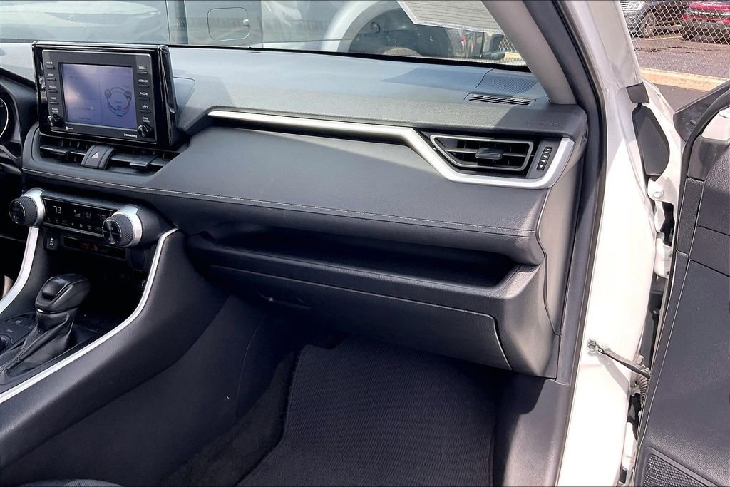 Used 2021 Toyota RAV4 XLE w/ Carpet Mat Package (TMS) AWD/4WD image 15