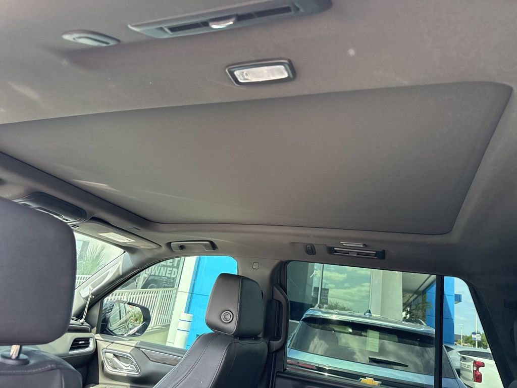 Used 2022 Chevrolet Tahoe Z71 w/ Luxury Package AWD/4WD image 17