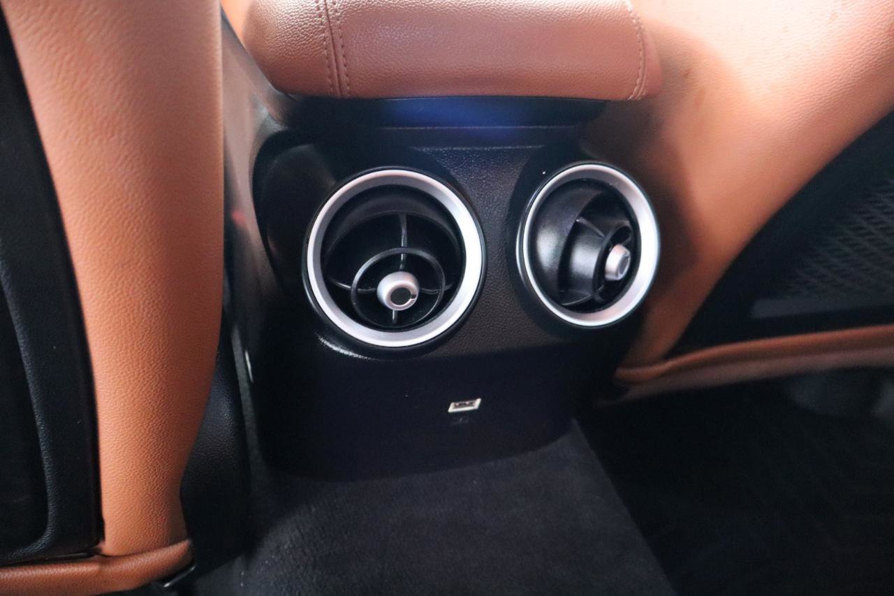 Used 2019 Alfa Romeo Giulia w/ Nero Edizione image 34