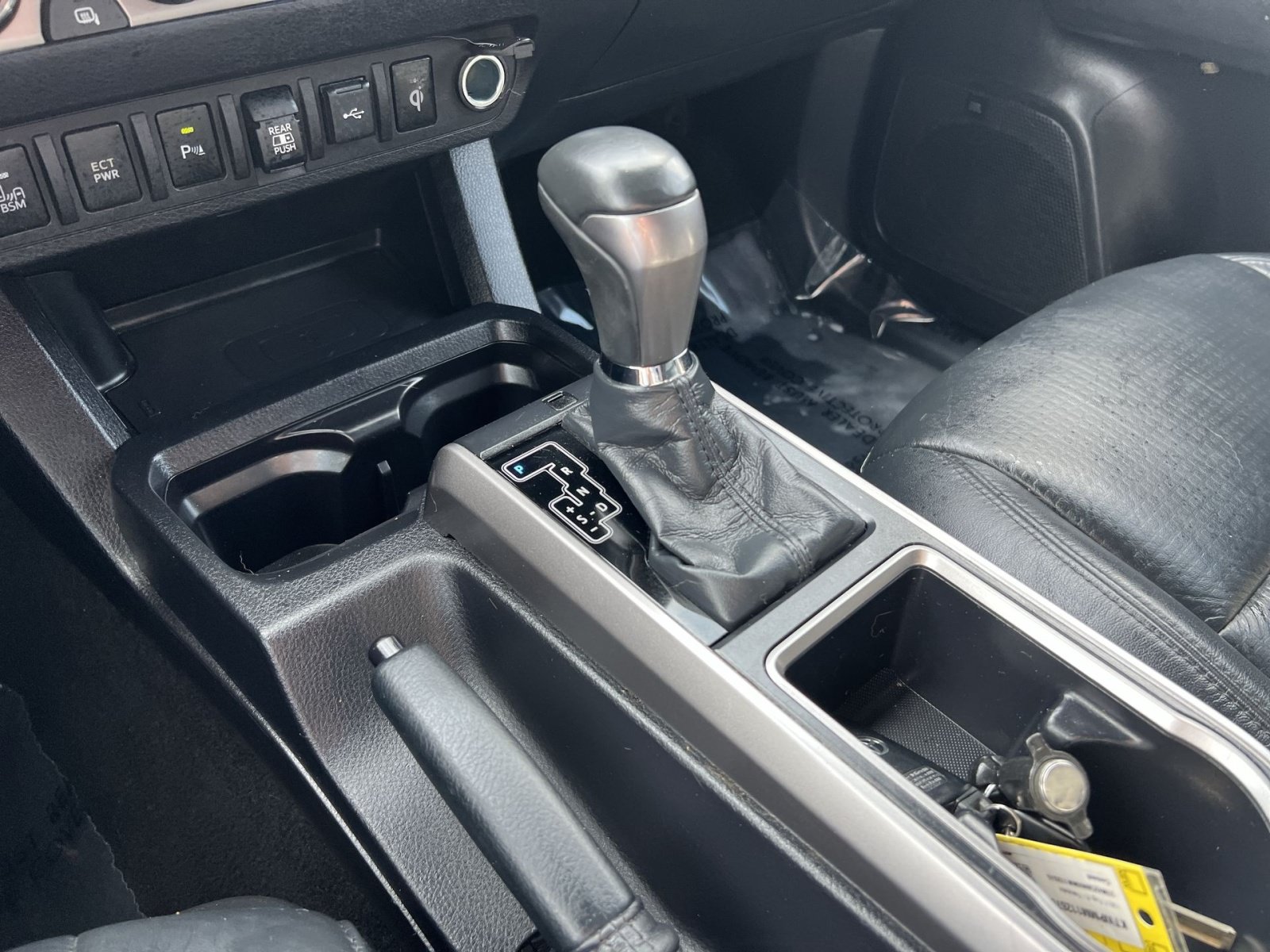 Used 2021 Toyota Tacoma Limited AWD/4WD image 22