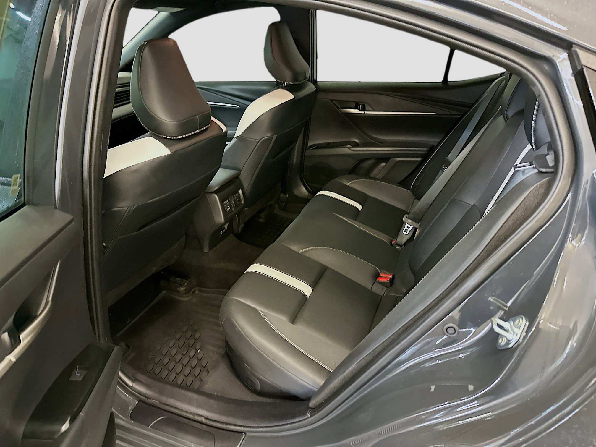 Used 2025 Toyota Camry SE w/ Convenience Package FWD image 29