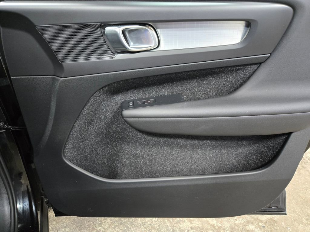 Used 2019 Volvo XC40 T5 Momentum image 51