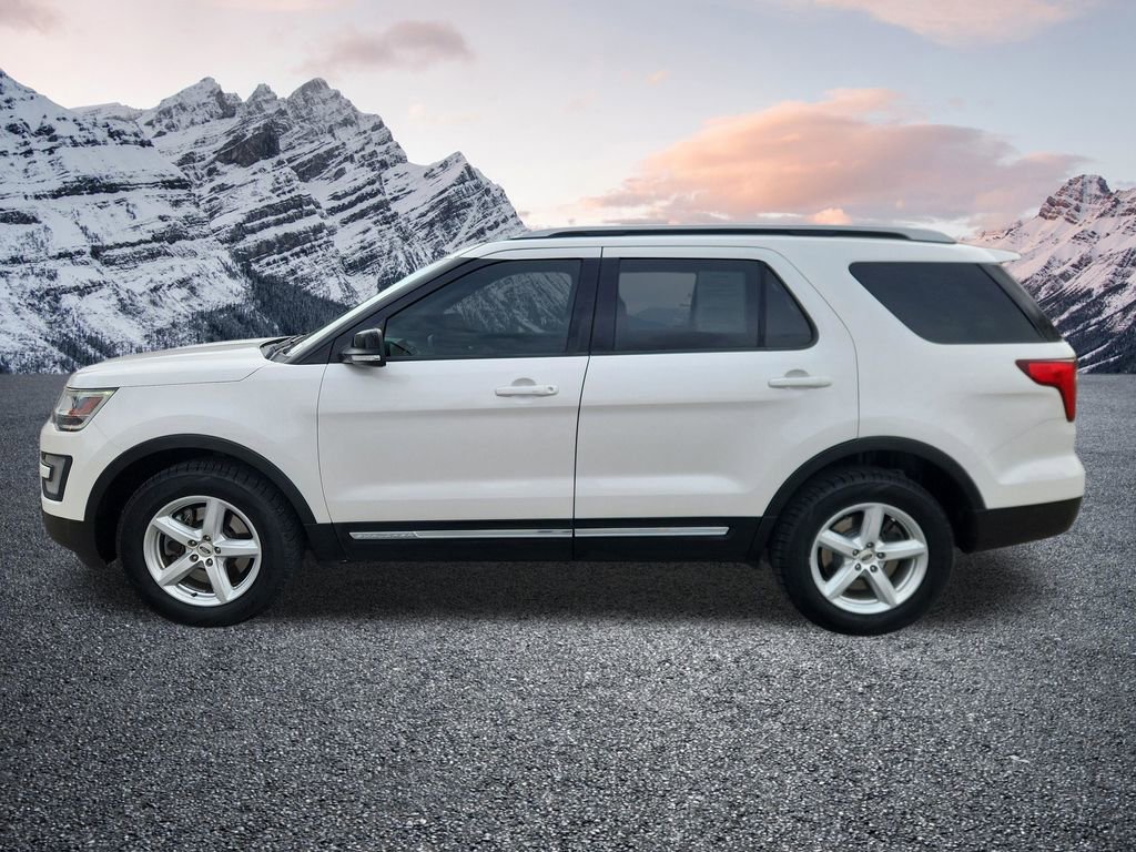 Used 2017 Ford Explorer XLT w/ Equipment Group 202A image 3