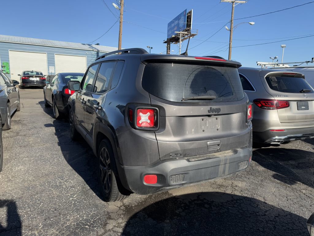 Used 2018 Jeep Renegade Altitude w/ Cold Weather Group FWD image 2