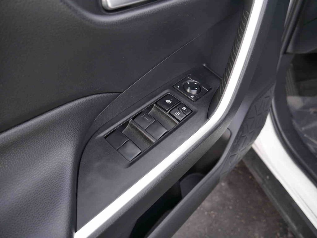 Used 2021 Toyota RAV4 XLE image 27