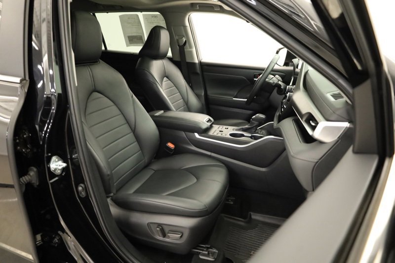 Used 2023 Toyota Highlander XLE image 33