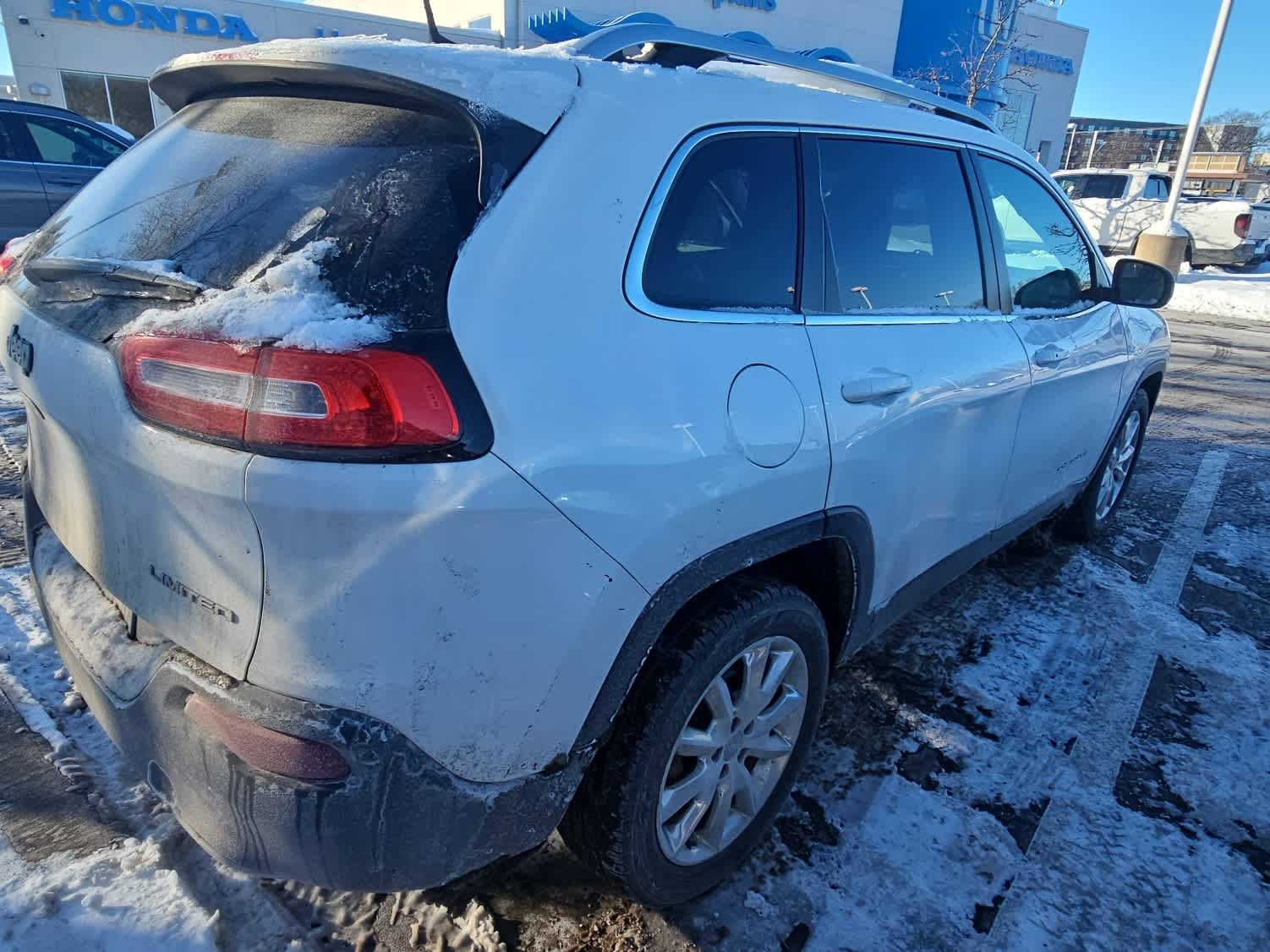 Used 2016 Jeep Cherokee Limited w/ Luxury Group image 3