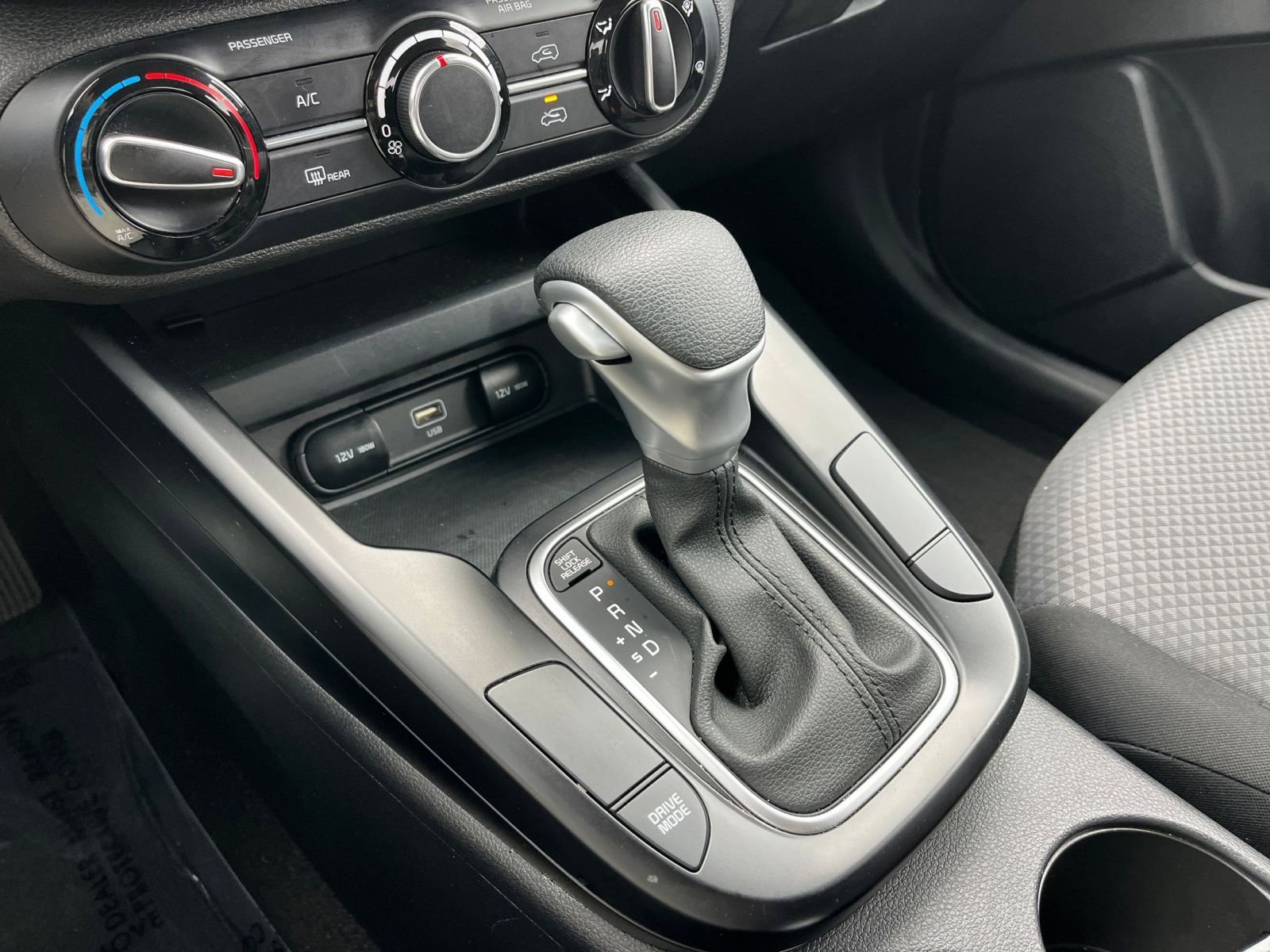 Used 2025 Kia Soul LX w/ LX Technology Package FWD image 39