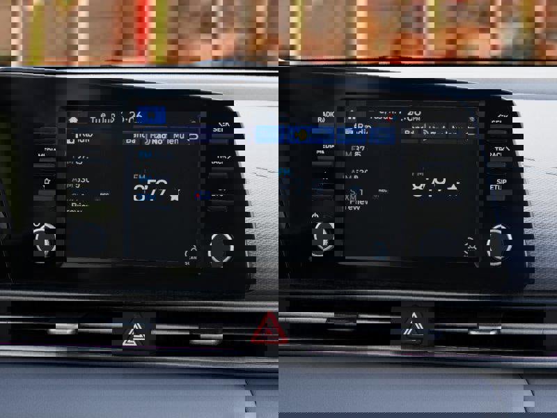 Certified 2025 Hyundai Elantra SE image 13