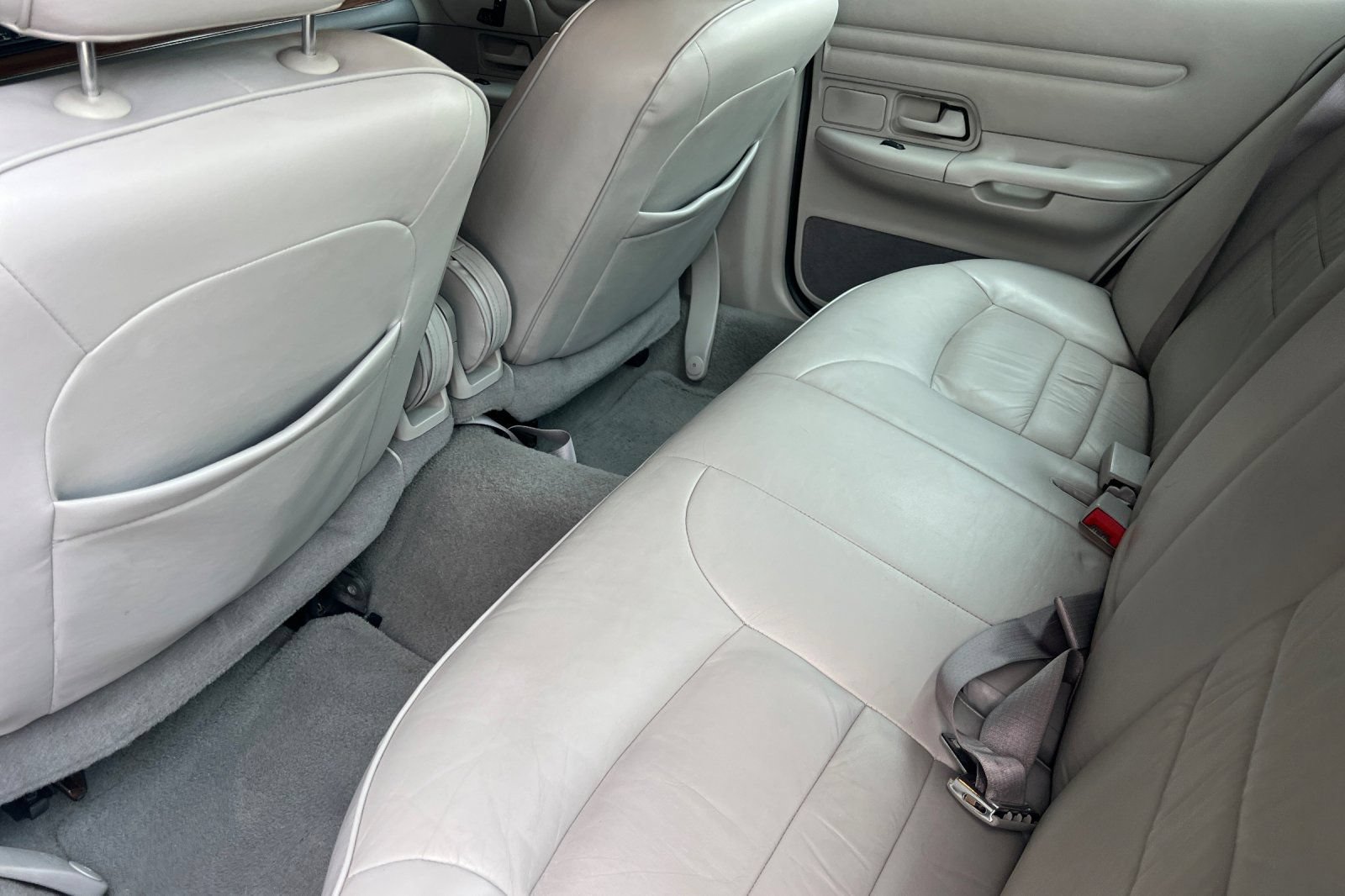 Used 2002 Ford Crown Victoria LX RWD image 12
