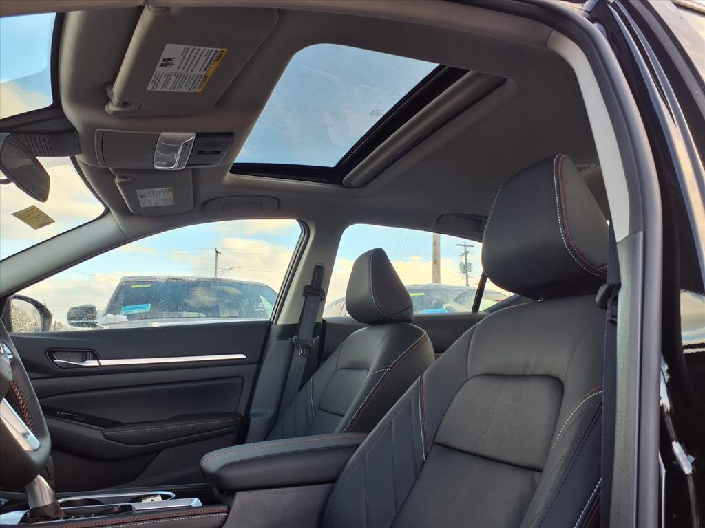 New 2025 Nissan Altima 2.5 SR w/ SR Premium Package image 7