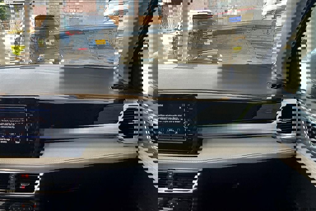 New 2025 Volkswagen Taos SE image 16