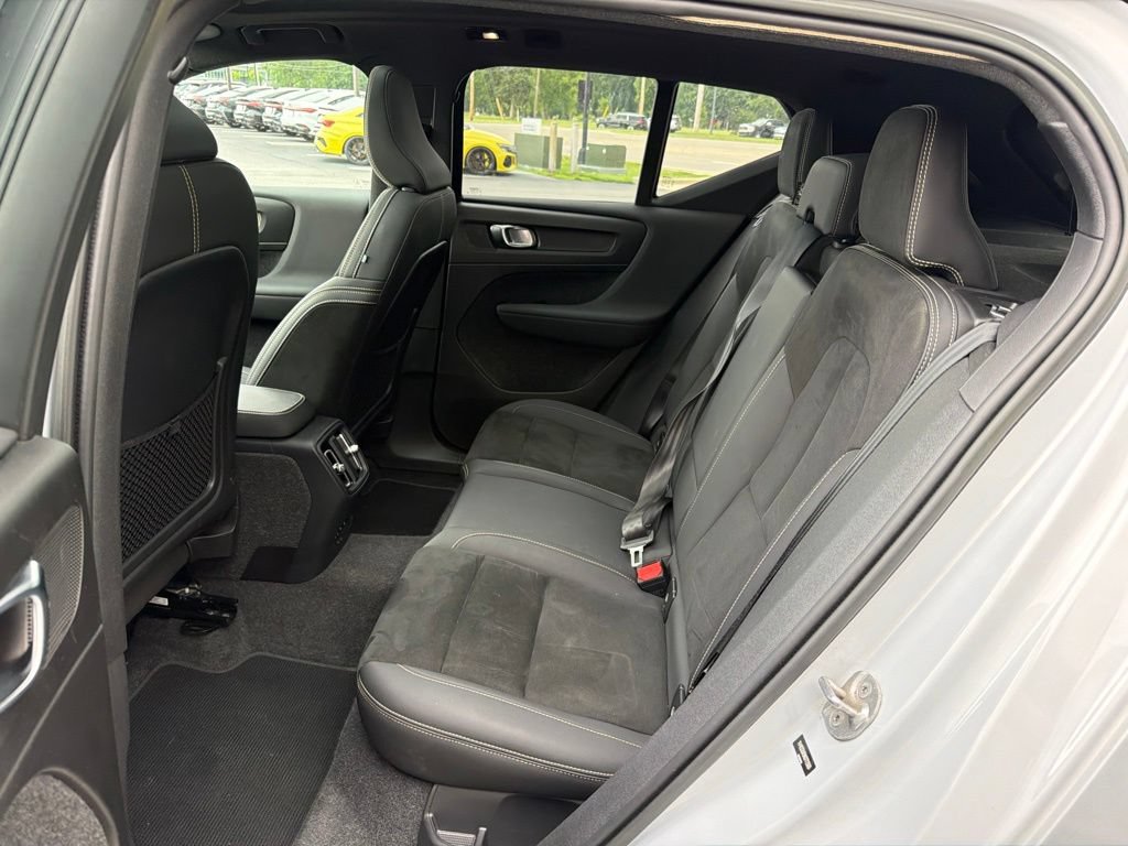 Used 2022 Volvo XC40 P8 Recharge Plus AWD/4WD image 5