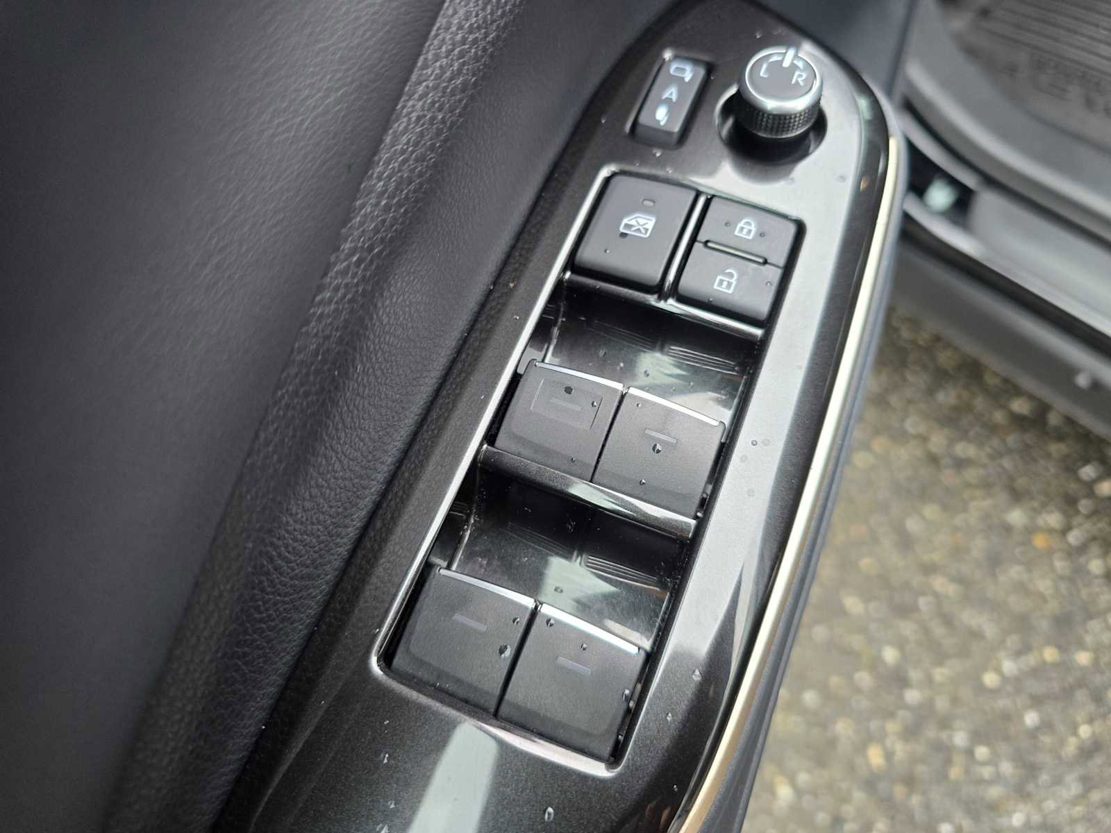 Used 2025 Toyota Crown Signia XLE image 22