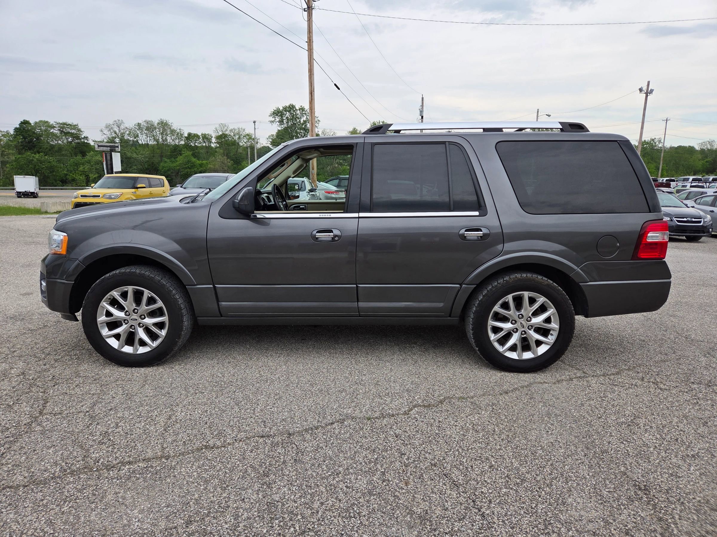Used 2017 Ford Expedition Limited w/ Equipment Group 301A AWD/4WD image 1