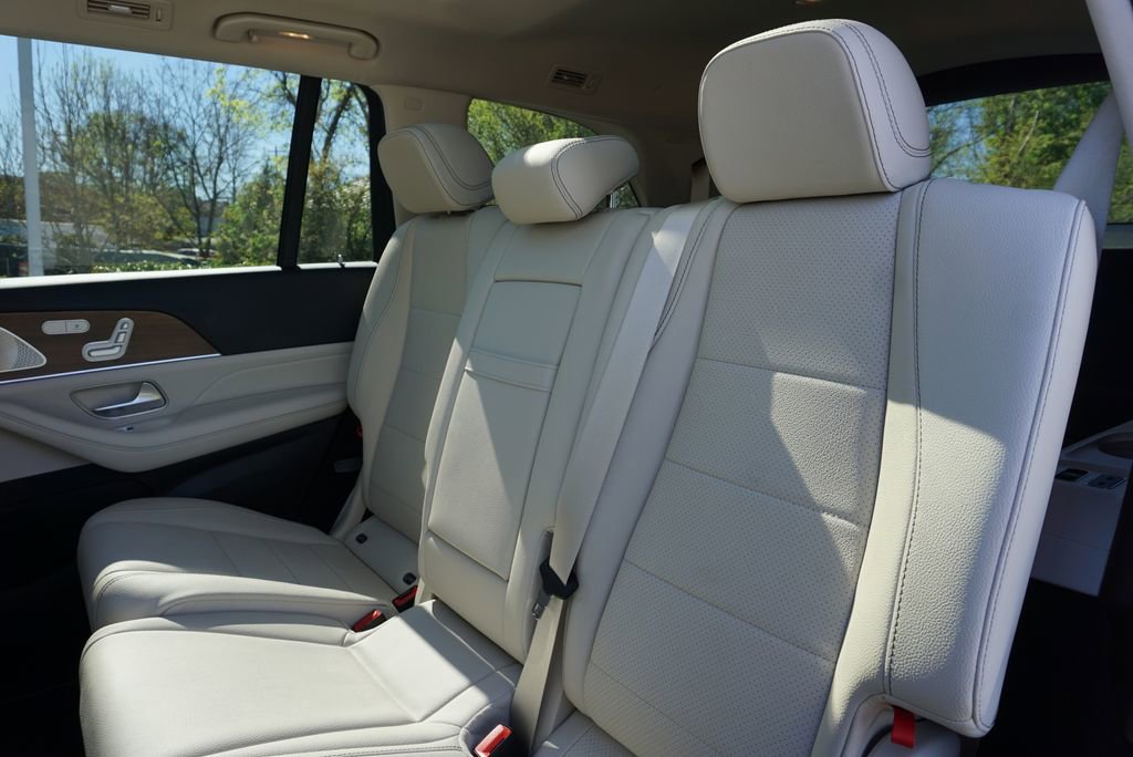Used 2022 Mercedes-Benz GLS 450 4MATIC image 32