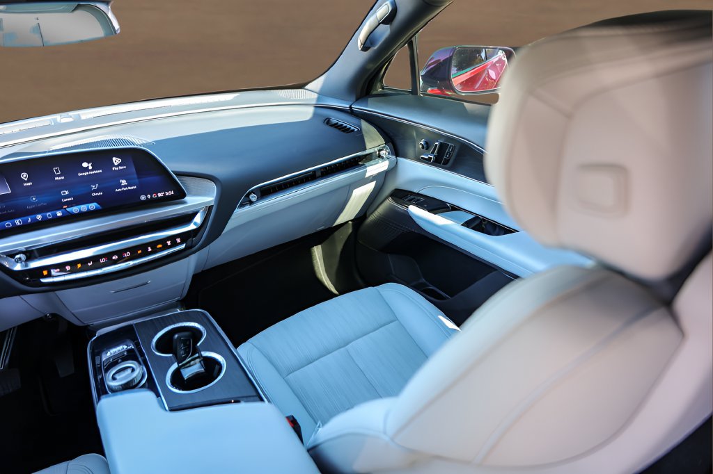 Certified 2024 Cadillac Lyriq Luxury RWD image 24