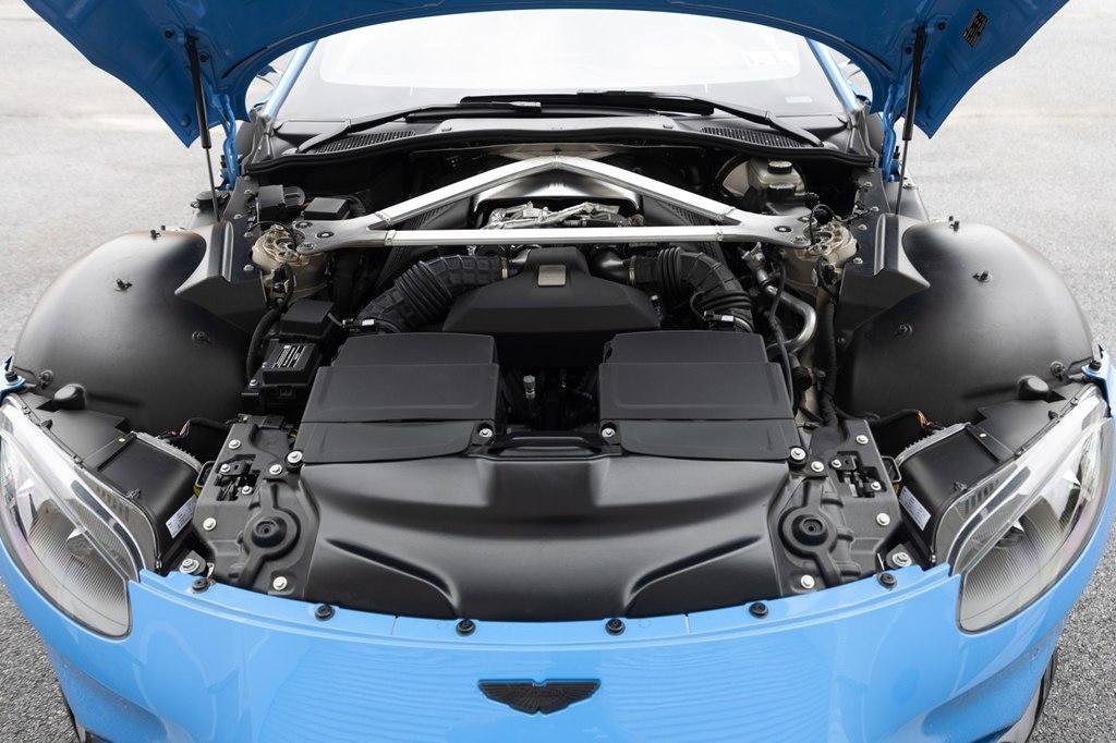 Used 2021 Aston Martin V8 Vantage Coupe RWD image 10