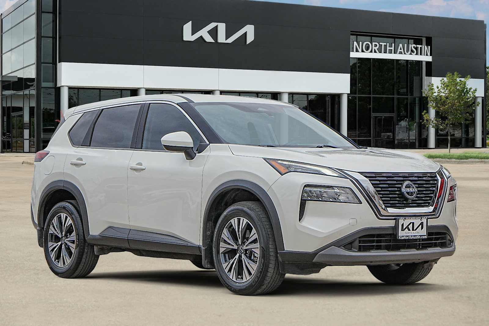 Used 2023 Nissan Rogue SV image 8