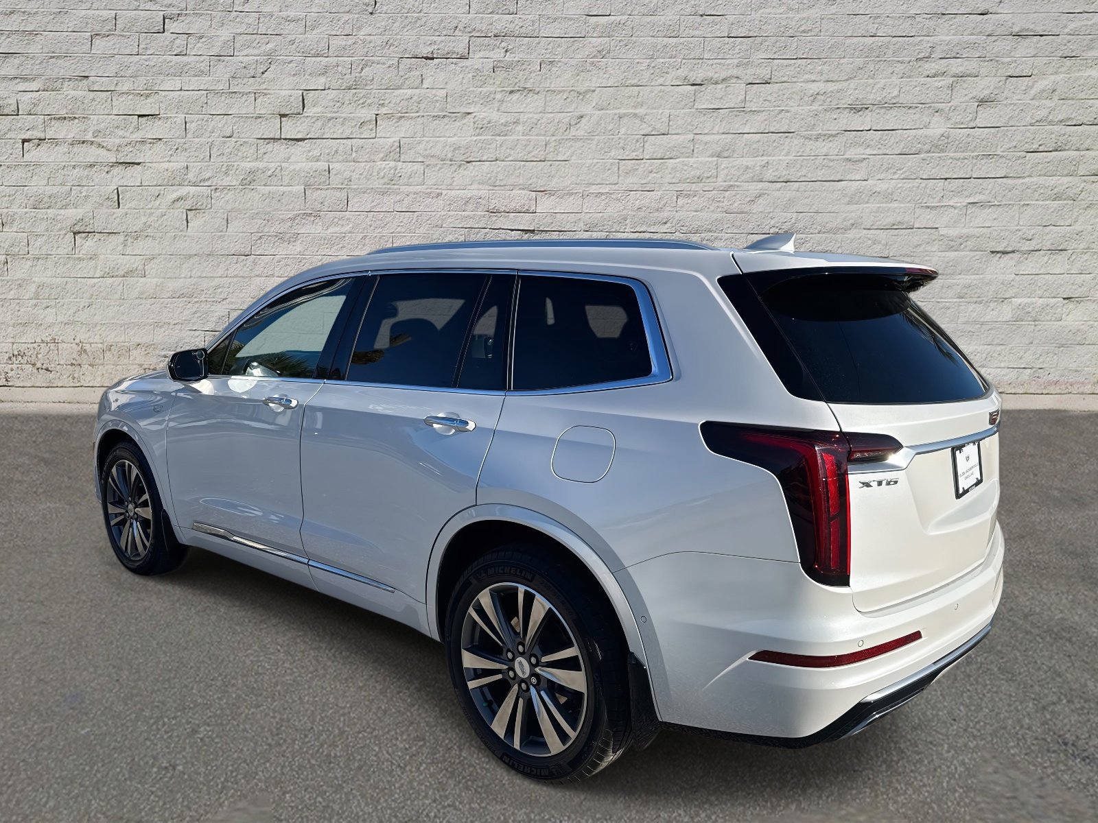 Used 2021 Cadillac XT6 Premium Luxury image 3