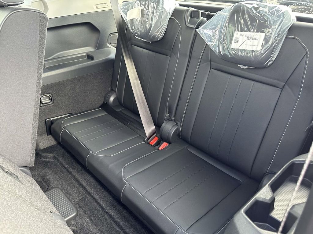 Certified 2023 Volkswagen Tiguan SE w/ Panoramic Sunroof Package image 12