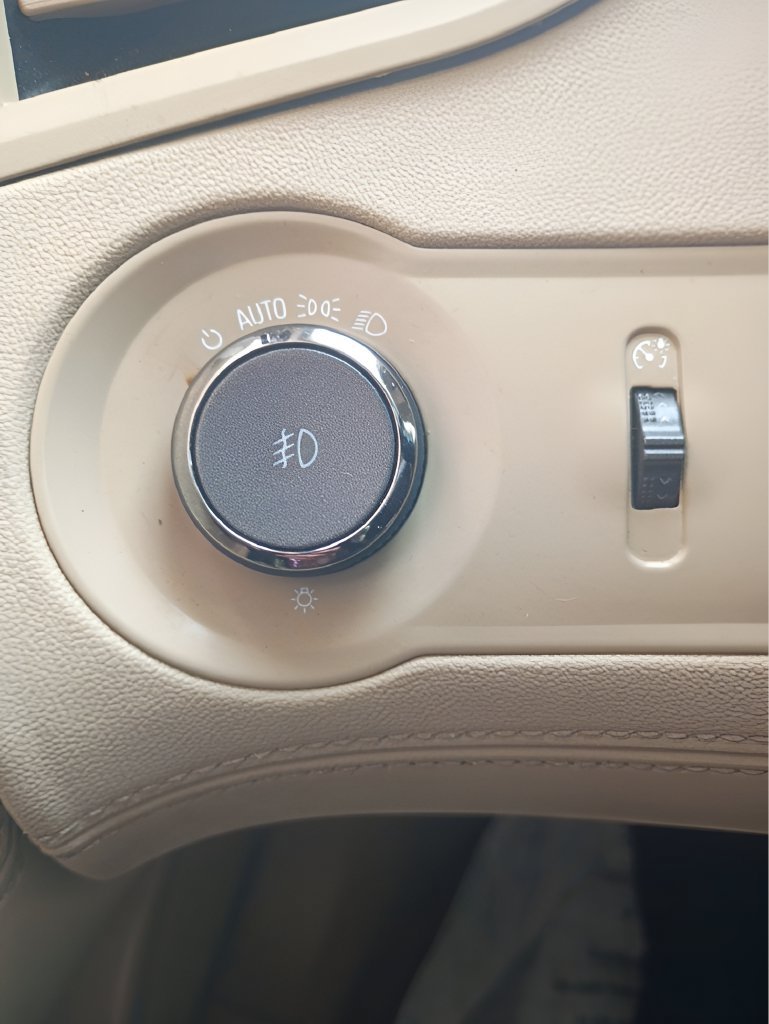 Used 2013 Buick LaCrosse Premium w/ Entertainment Package FWD image 20