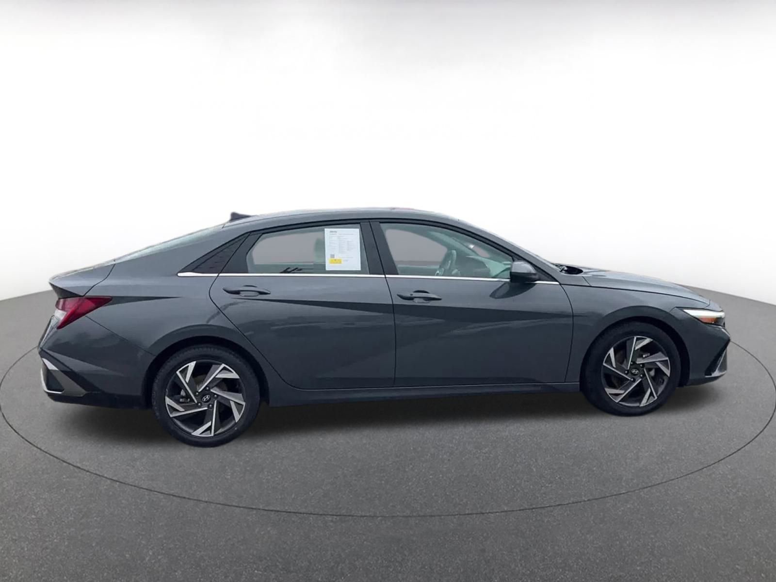 Used 2025 Hyundai Elantra SEL image 16